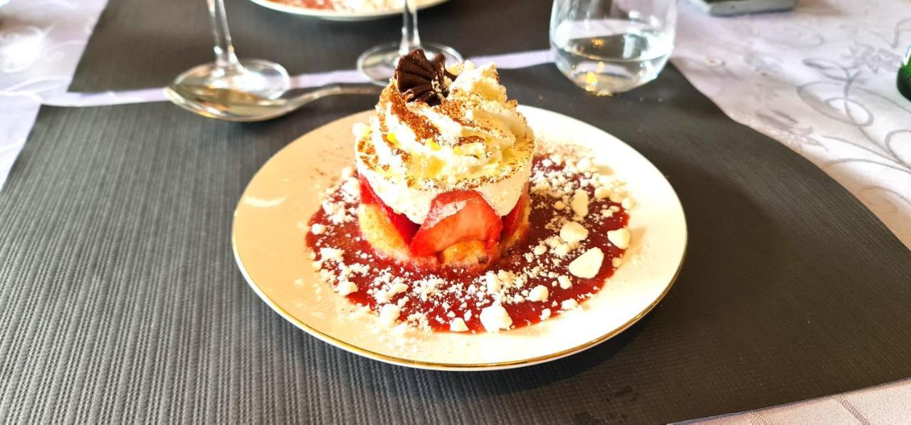 Fasthotel Oloron Hostellerie Du Paon Blanc Lurbe-Saint-Christau エクステリア 写真