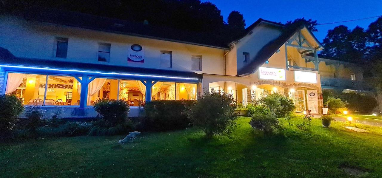 Fasthotel Oloron Hostellerie Du Paon Blanc Lurbe-Saint-Christau エクステリア 写真