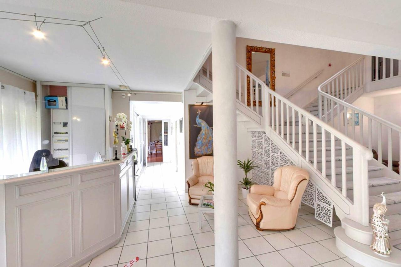 Fasthotel Oloron Hostellerie Du Paon Blanc Lurbe-Saint-Christau エクステリア 写真